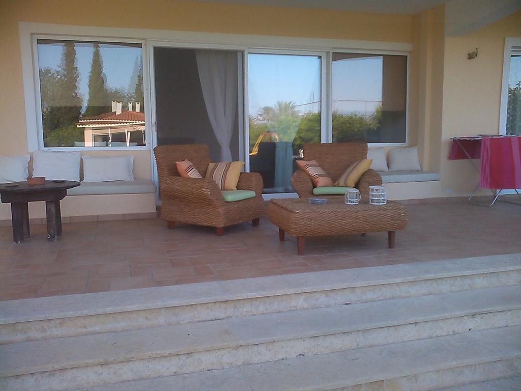 Marathon Beachside Villa 100M From The Beach Schinias Exterior foto